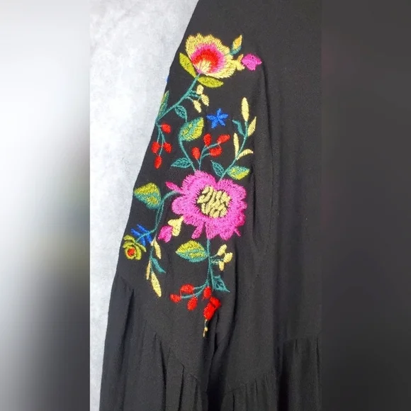 Umgee embroidered Flattering Boho Floral‎ V-Neck Long Bell Sleeve dress sizeM - Picture 10 of 11